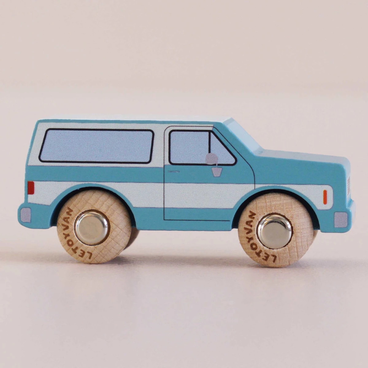 LE TOY VAN Samochodzik Chuck