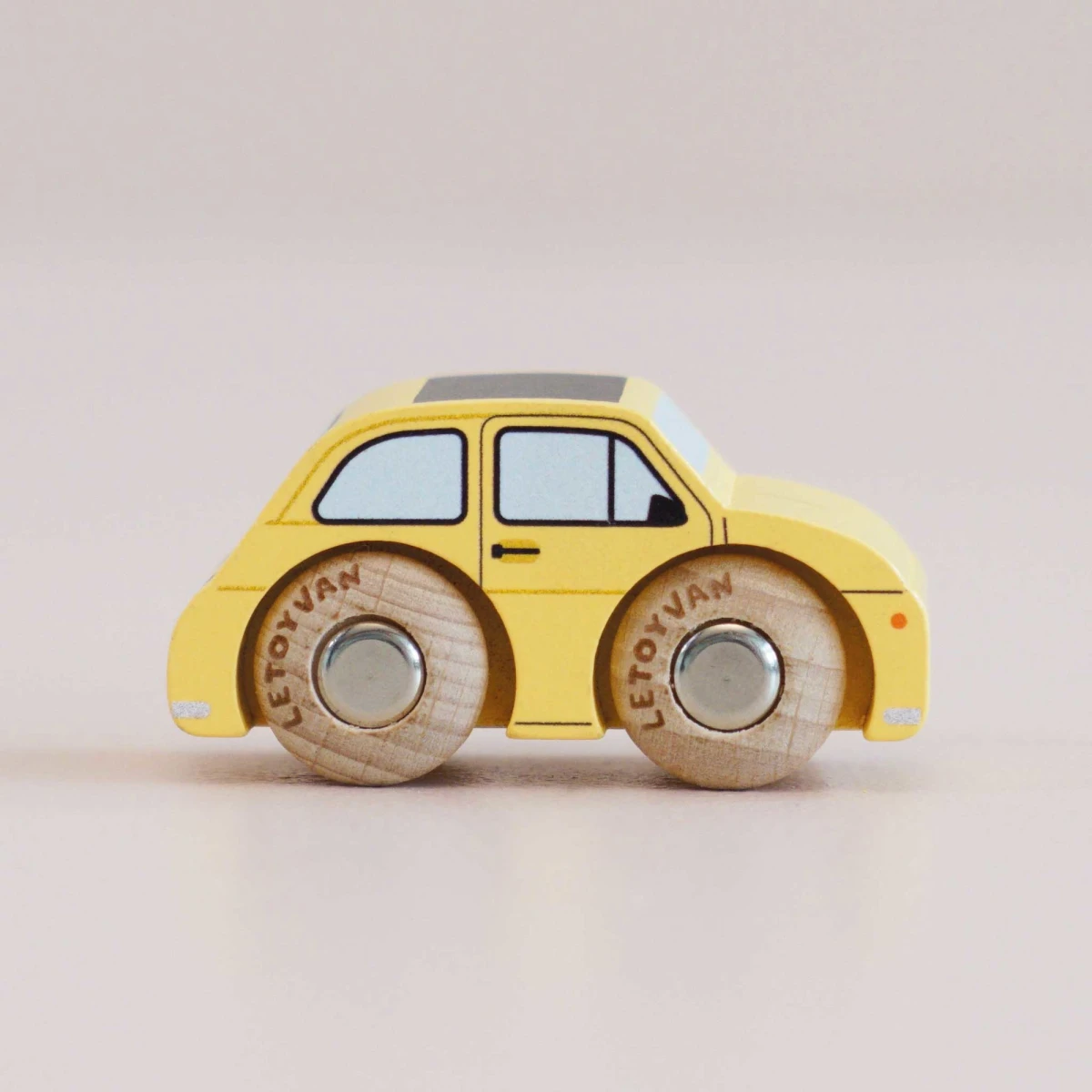 LE TOY VAN Samochodzik Fifi