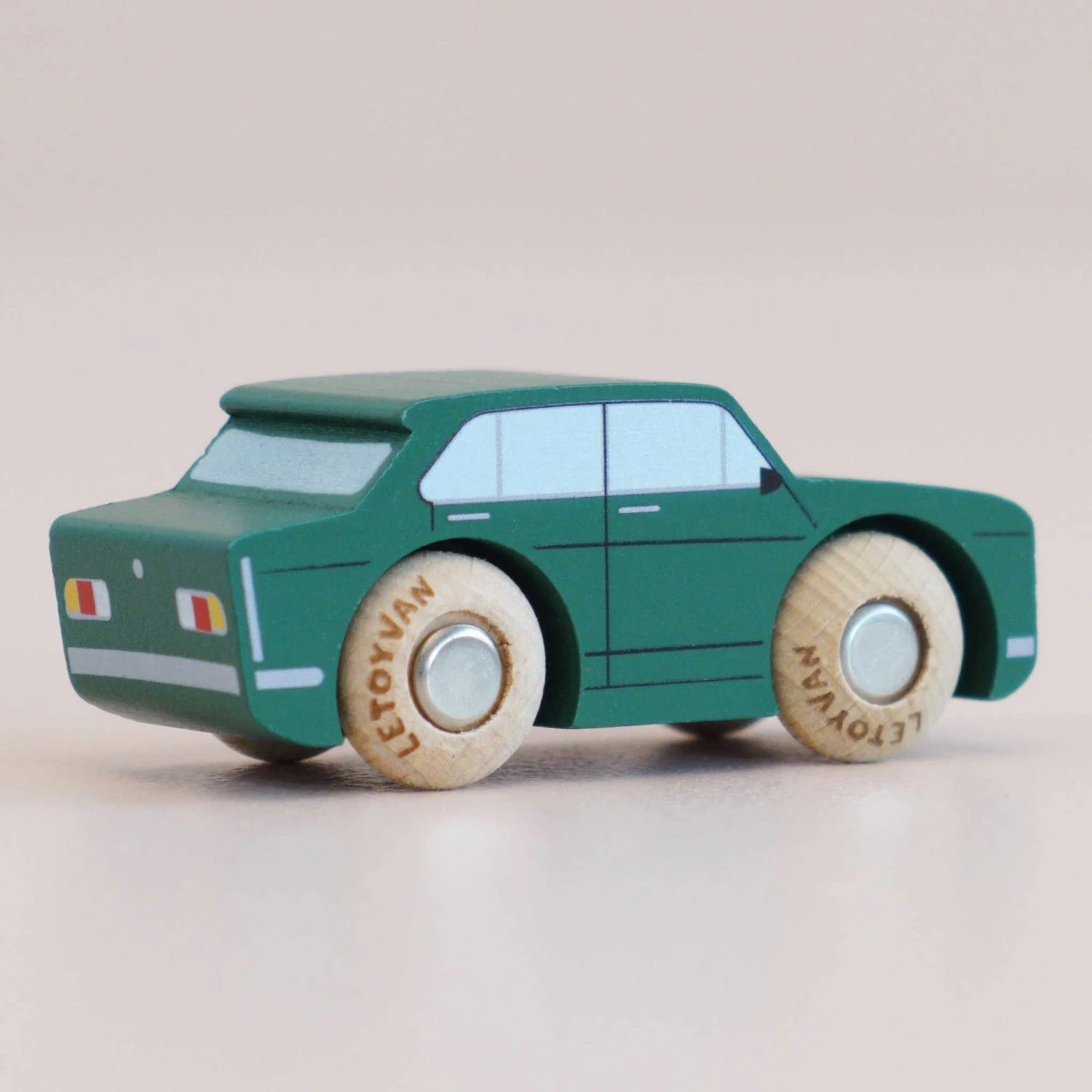 LE TOY VAN Samochodzik Tommy