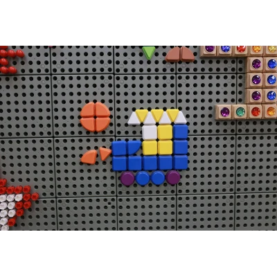 MASTERKIDZ Zestaw Kołeczki w kształcie figur geometrycznych 64szt do tablic STEM | Pan Piksel