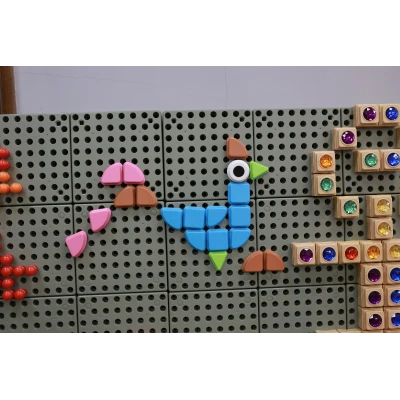MASTERKIDZ Zestaw Kołeczki w kształcie figur geometrycznych 64szt do tablic STEM | Pan Piksel