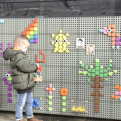 MASTERKIDZ Zestaw Kołeczki w kształcie figur geometrycznych 64szt do tablic STEM | Pan Piksel