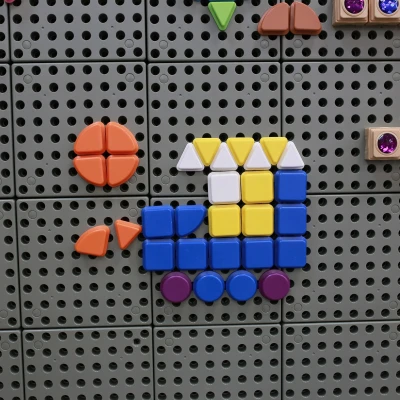 MASTERKIDZ Zestaw Kołeczki w kształcie figur geometrycznych 64szt do tablic STEM | Pan Piksel