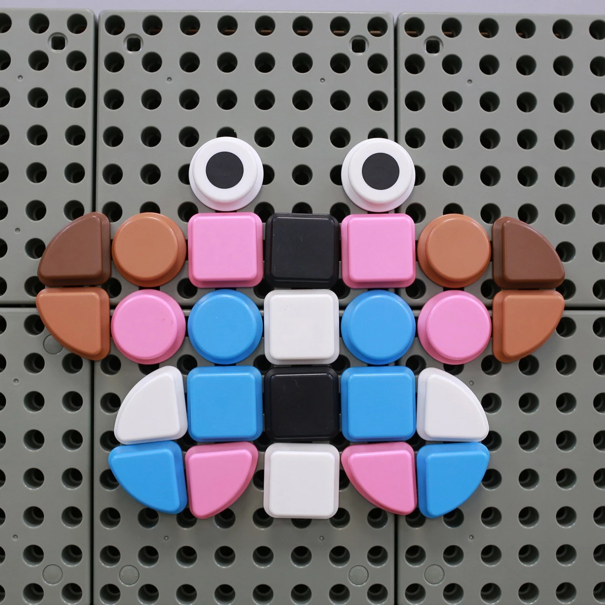 MASTERKIDZ Zestaw Kołeczki w kształcie figur geometrycznych 64szt do tablic STEM | Pan Piksel