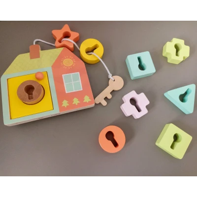 CLASSIC WORLD Drewniana Przeplatanka Klocki do Nawlekania Klucze i Drzwi MONTESSORI 11 el. | Pan Piksel
