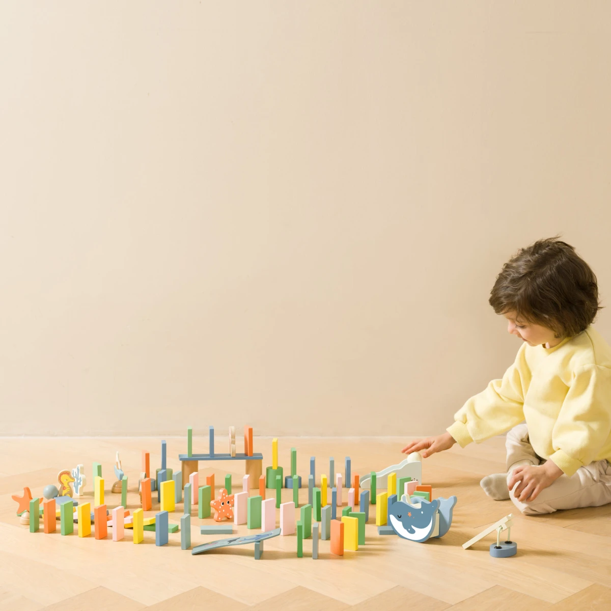 CLASSIC WORLD Drewniane Domino Tor Logiczny Przeszkód Układanka Montessori 100 el. | Pan Piksel