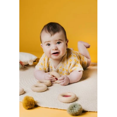 Petit Boum Drewniana zabawka sensoryczna do rączki Donut Calm Zielony 6m+