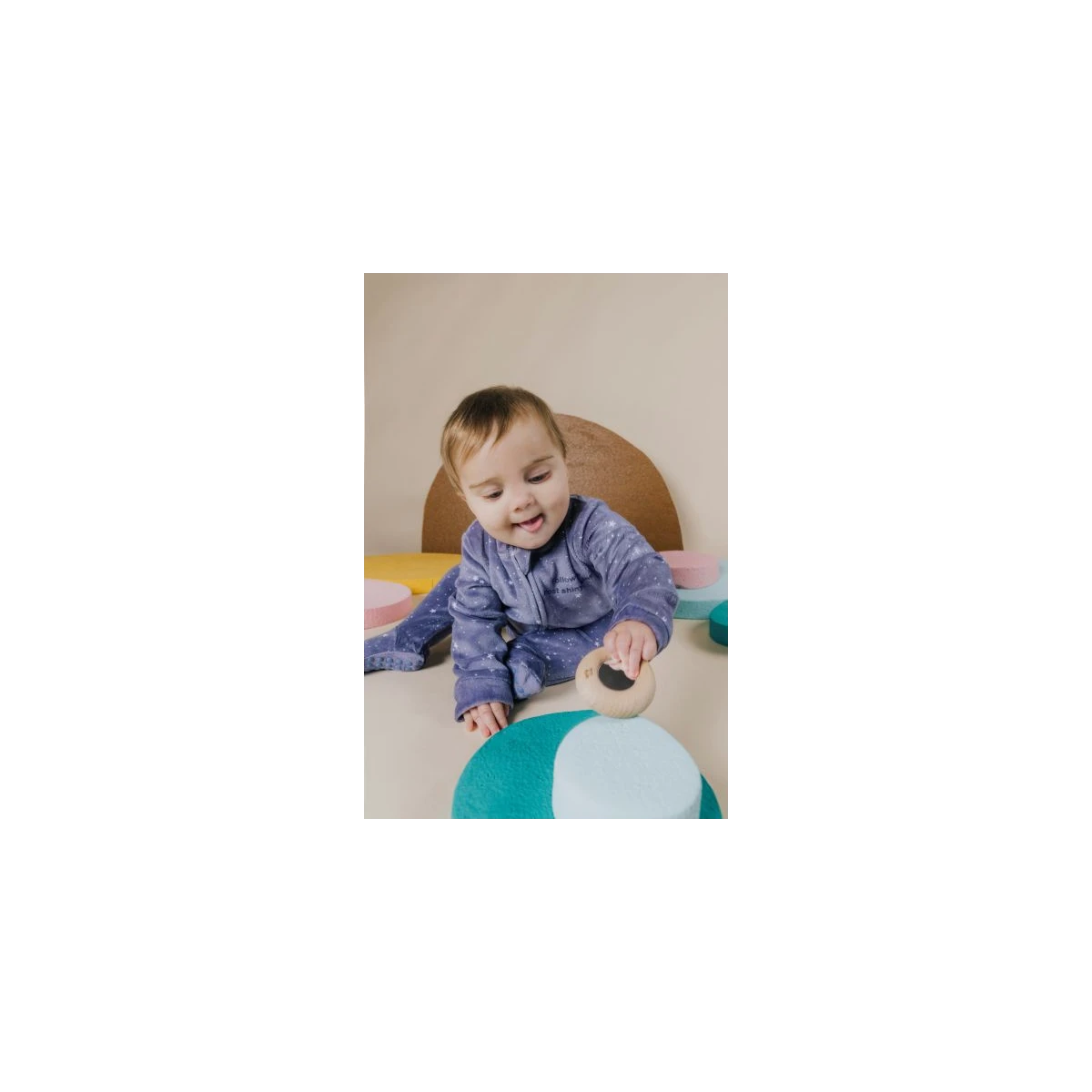 Petit Boum Drewniana zabawka sensoryczna do rączki Donut Calm Niebieski 6m+