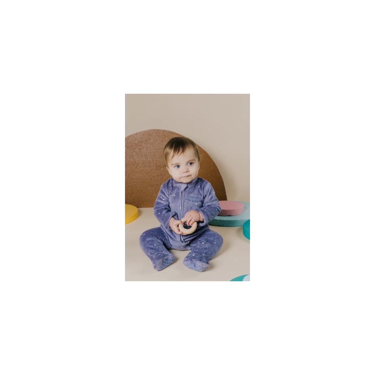Petit Boum Drewniana zabawka sensoryczna do rączki Donut Calm Niebieski 6m+