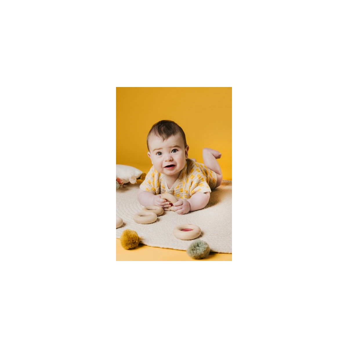 Petit Boum Drewniana zabawka sensoryczna do rączki Donut Calm Różowy 6m+