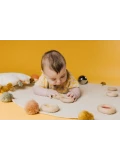 Petit Boum Drewniana zabawka sensoryczna do rączki Donut Calm Czerwony 6m+