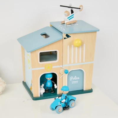 CLASSIC WORLD Posterunek Policji Drewniany Samochód Helikopter FIgurki 12el.