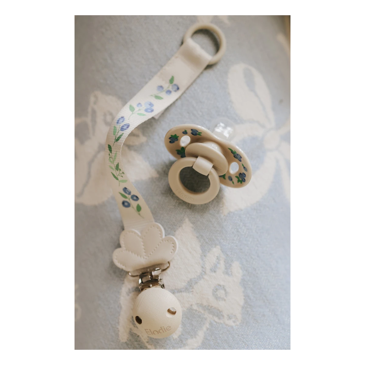 ELODIE DETAILS zawieszka do smoczka Blueberry Bliss