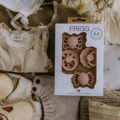 FRIGG Zestaw startowy: 4 smoczki uspokajające Floral Heart Blus