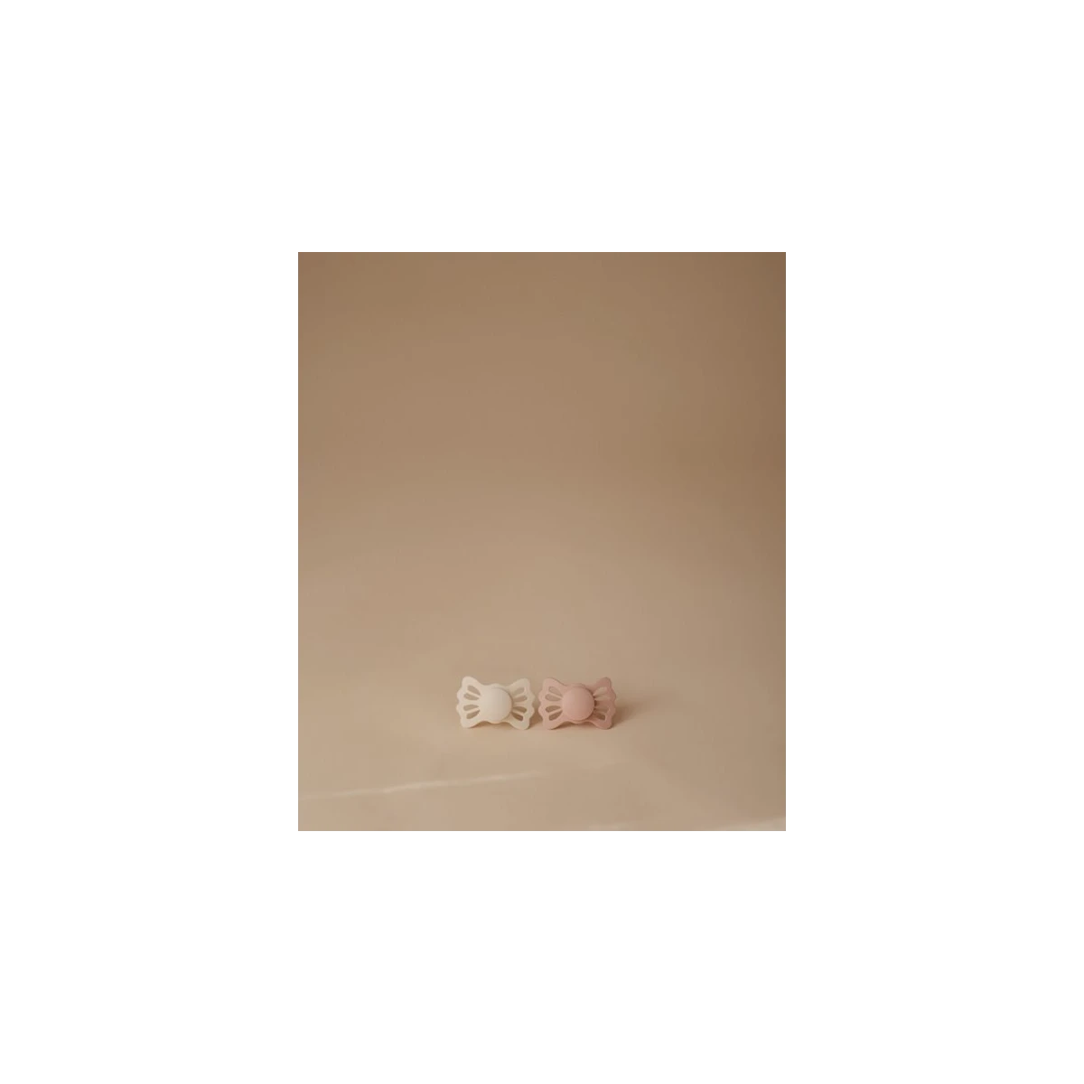 FRIGG Lucky Smoczek symetryczny 2-pak silikon 6-18m Cream / Blush