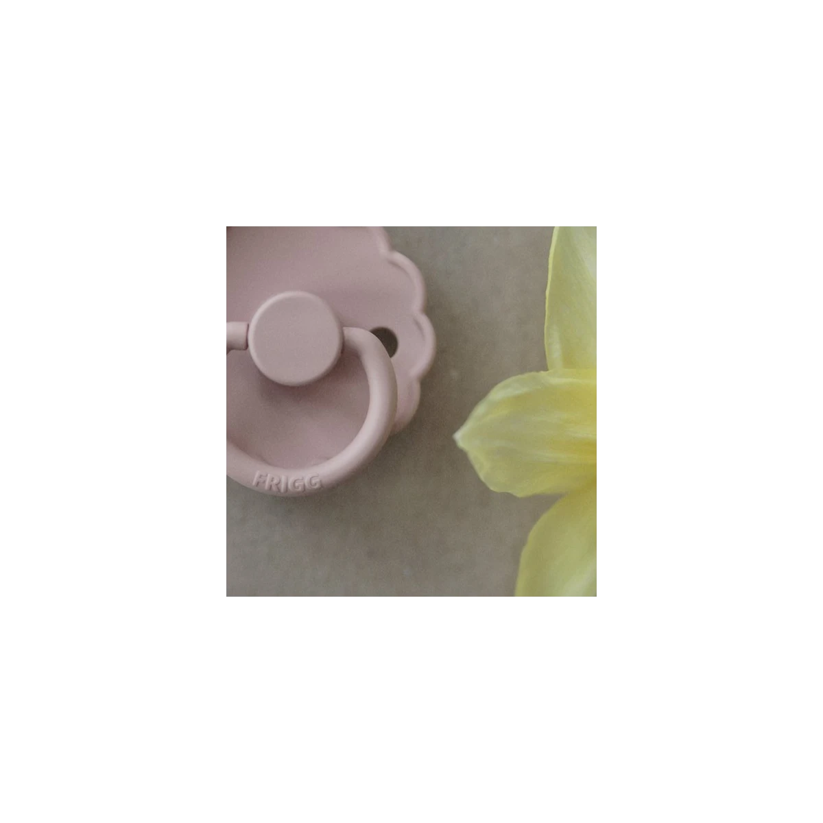 FRIGG Daisy Smoczek uspokajający 2-pak silikon 6-18m Blush / Crea
