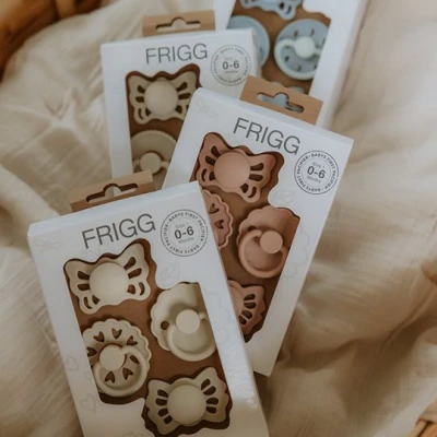 FRIGG Zestaw startowy: 4 smoczki uspokajające Moonlight Sailing -