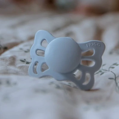 FRIGG Butterfly Smoczek anatomiczny 2-pak silikon 0-6m Sage / Pow