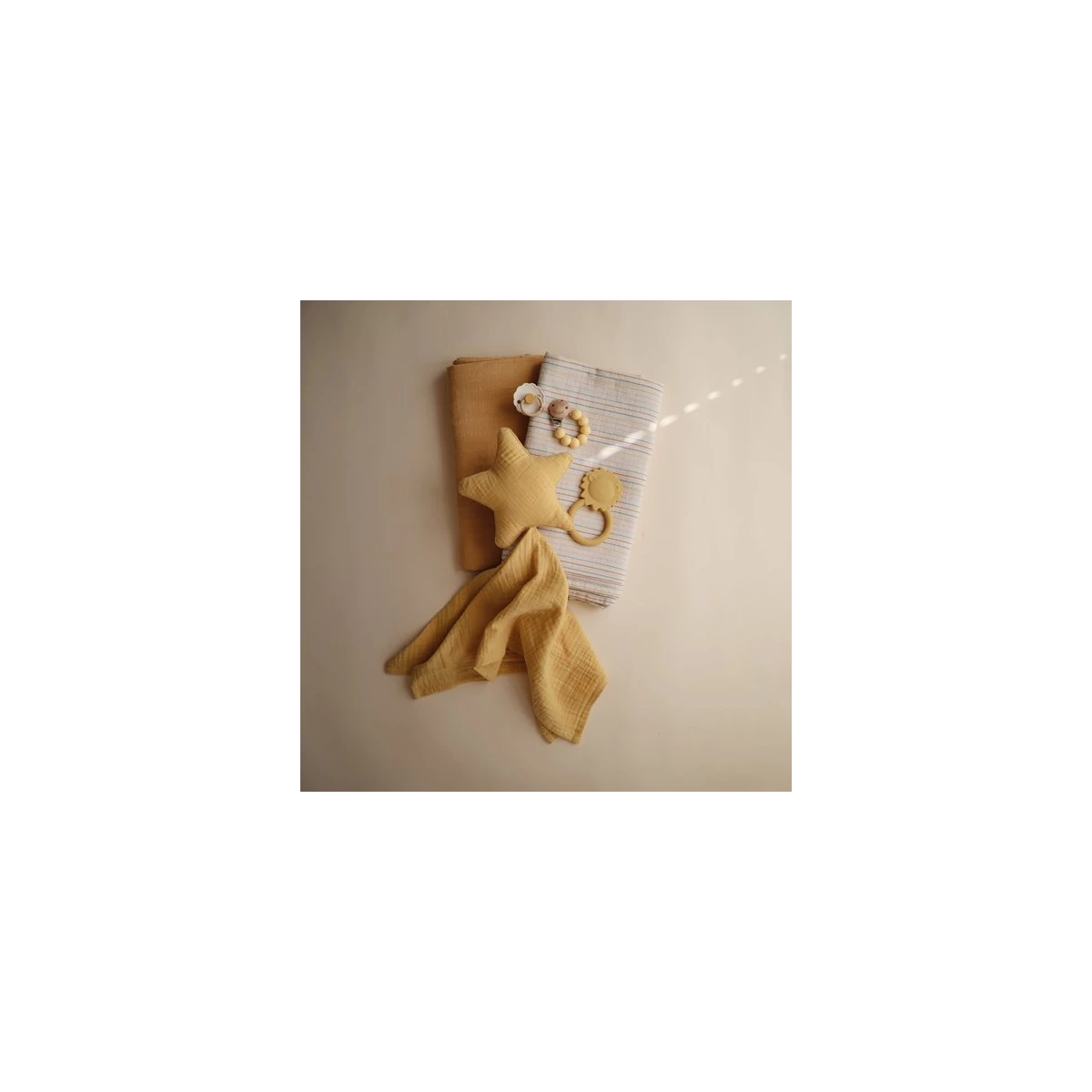 Mushie Gryzak Silikonowy Lew Soft Yellow