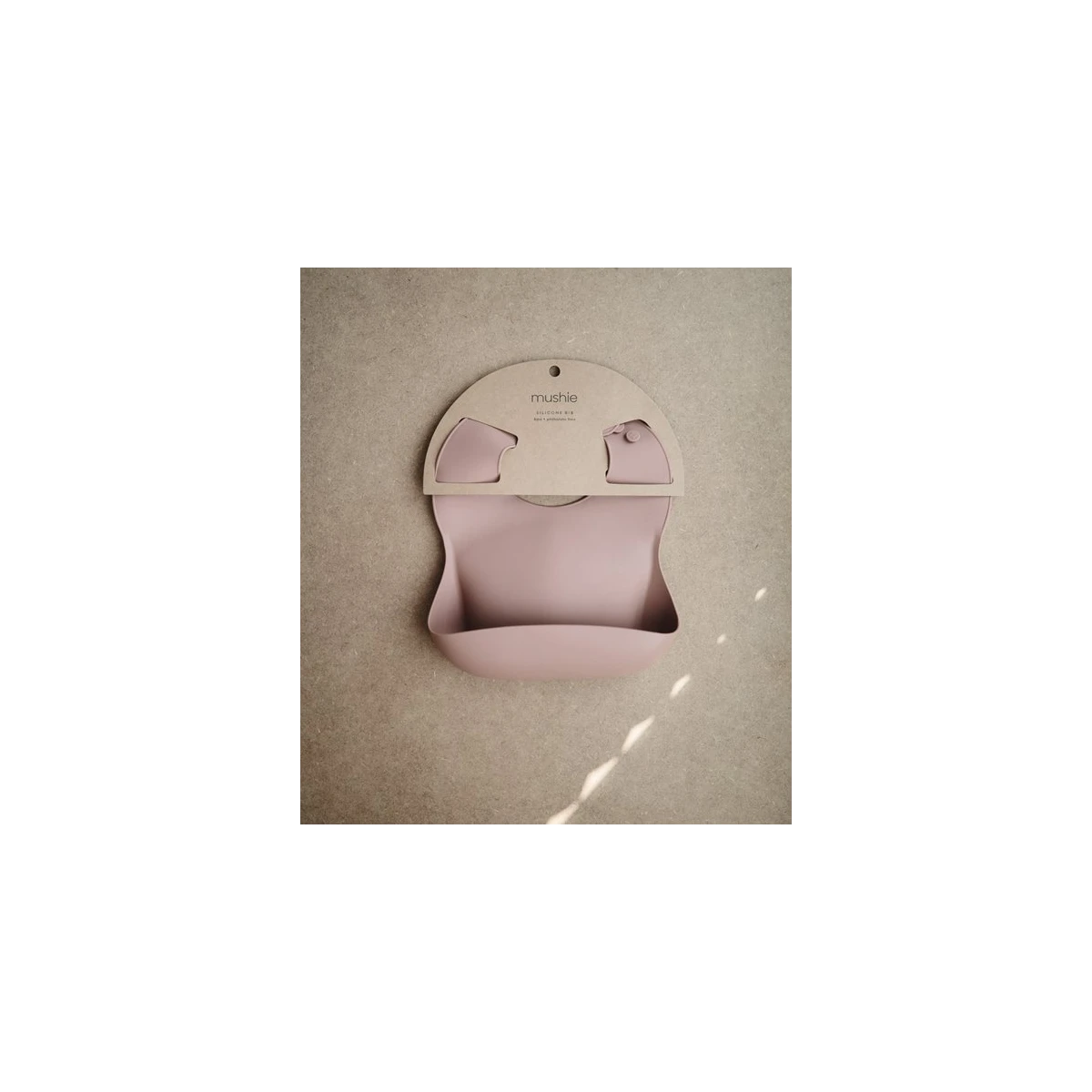 Mushie Śliniak Silikonowy Blush
