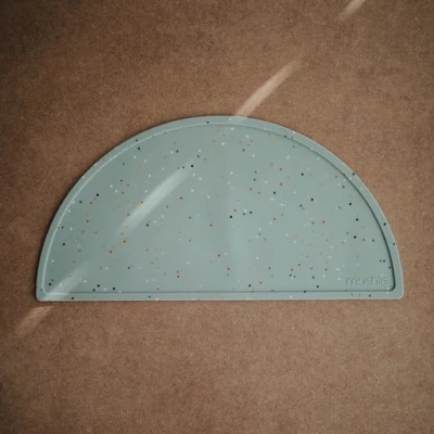 Mushie Silikonowa podkładka na stół Cambridge Blue Confetti