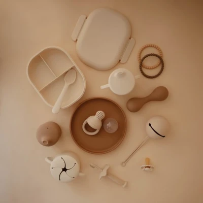 Mushie Lunchbox dla Dzieci Pojemnik na Jedzenie ze Sztućcami Ivor