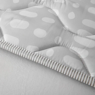 HAKUNA MATTE Pikowana mata do zabawy Dywan dziecięcy Square Quilted Play Mat 127 x 127 cm Hygge Szary