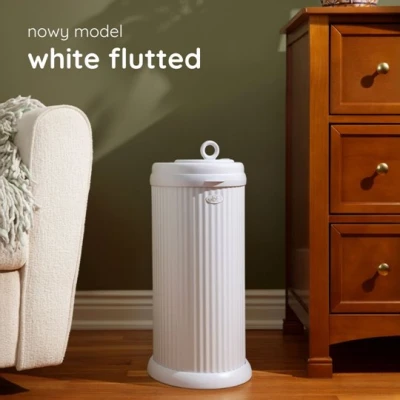 Ubbi Stalowy Kosz na Pieluchy Ryflowany White