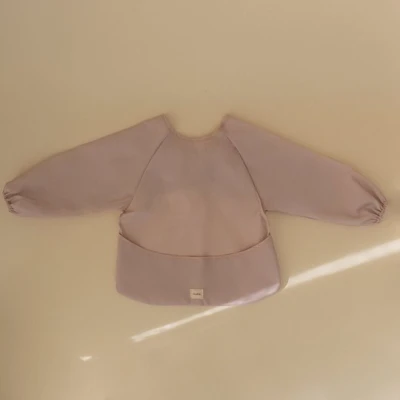 Mushie Śliniak z rękawami Blush