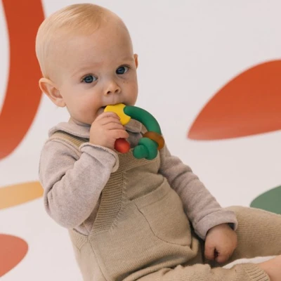 Oli & Carol Gryzak Dla Niemowląt z Kauczuku Evolutive Capsule