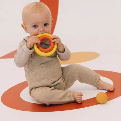 Oli & Carol Naturalna Zabawka Sensoryczna 4w1 Evolutive Capsule