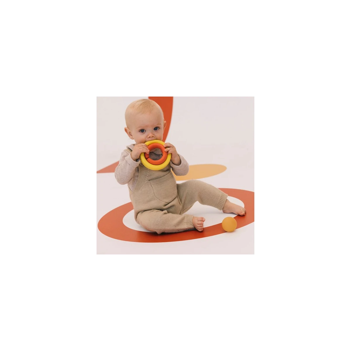 Oli & Carol Naturalna Zabawka Sensoryczna 4w1 Evolutive Capsule