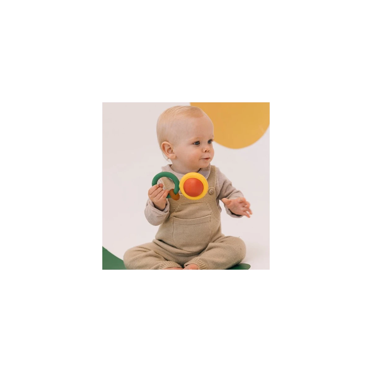 Oli & Carol Grzechotka Sensoryczna z Kauczuku Evolutive Capsule