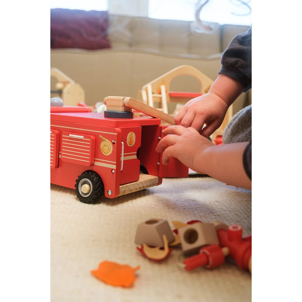 EGMONT TOYS Wóz strażacki z figurką przyjaciela duży