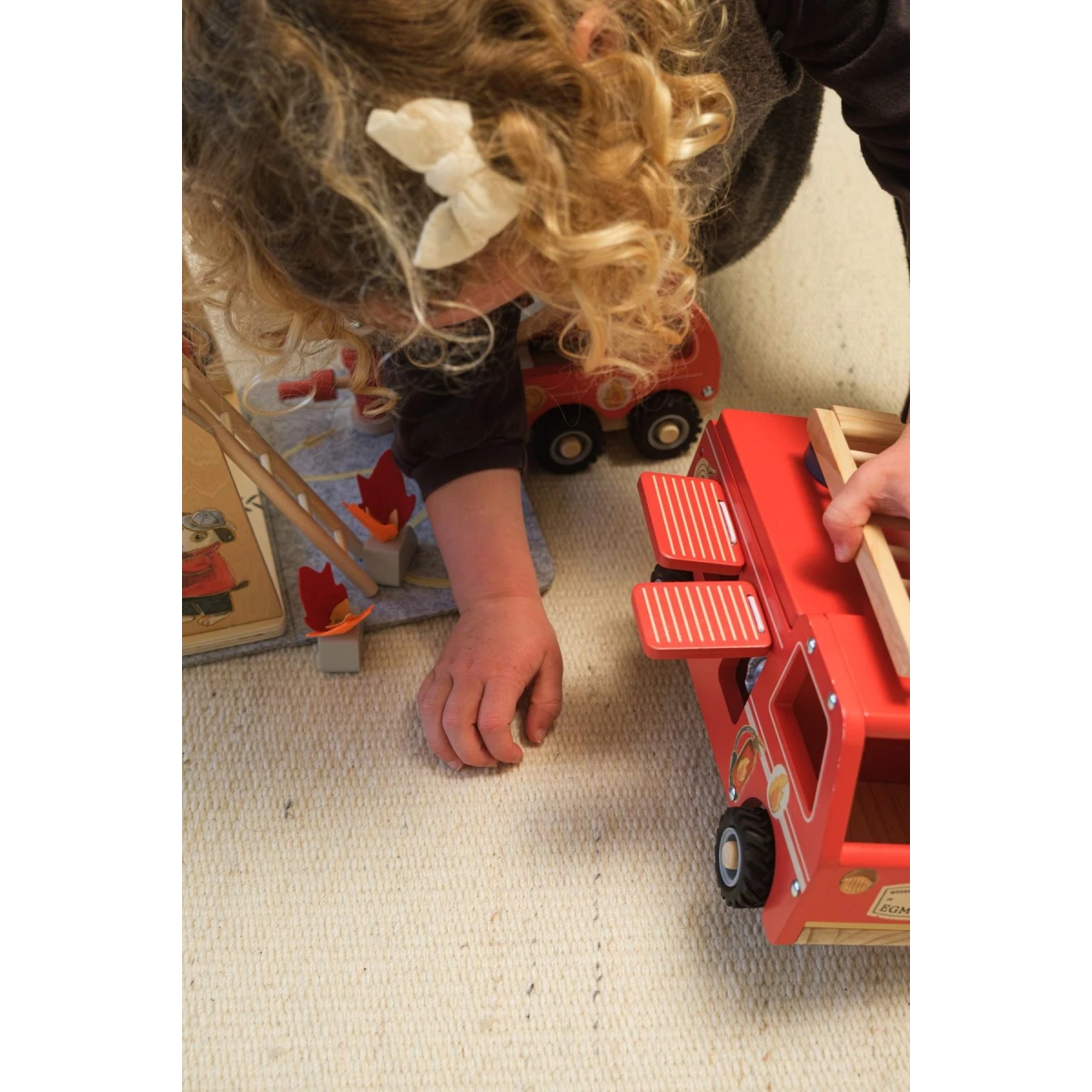 EGMONT TOYS Wóz strażacki z figurką przyjaciela duży
