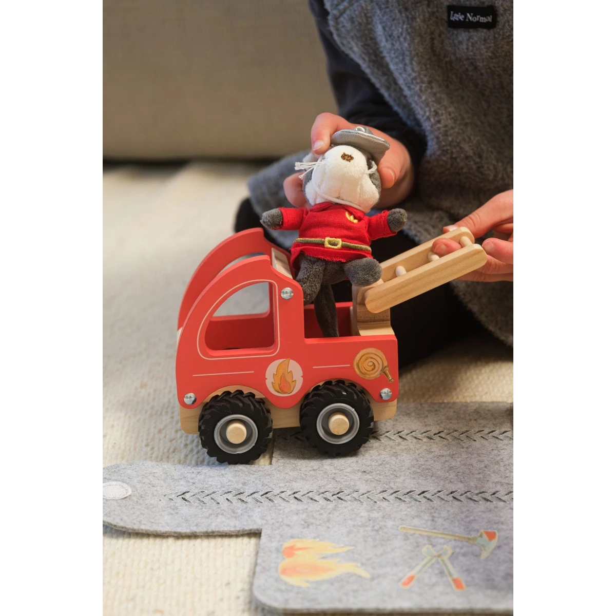 EGMONT TOYS Wóz strażacki z figurką przyjaciela mały