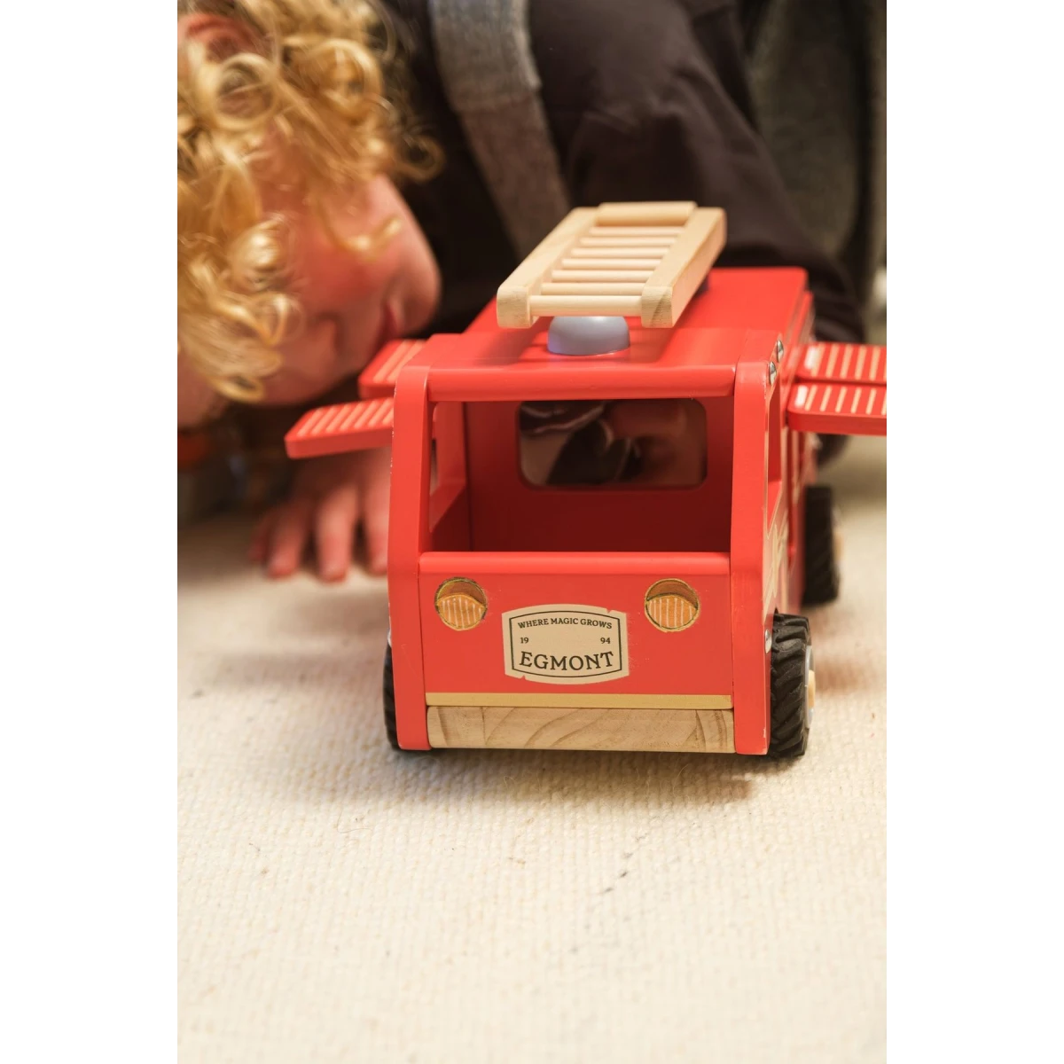 EGMONT TOYS Wóz strażacki z figurką przyjaciela duży