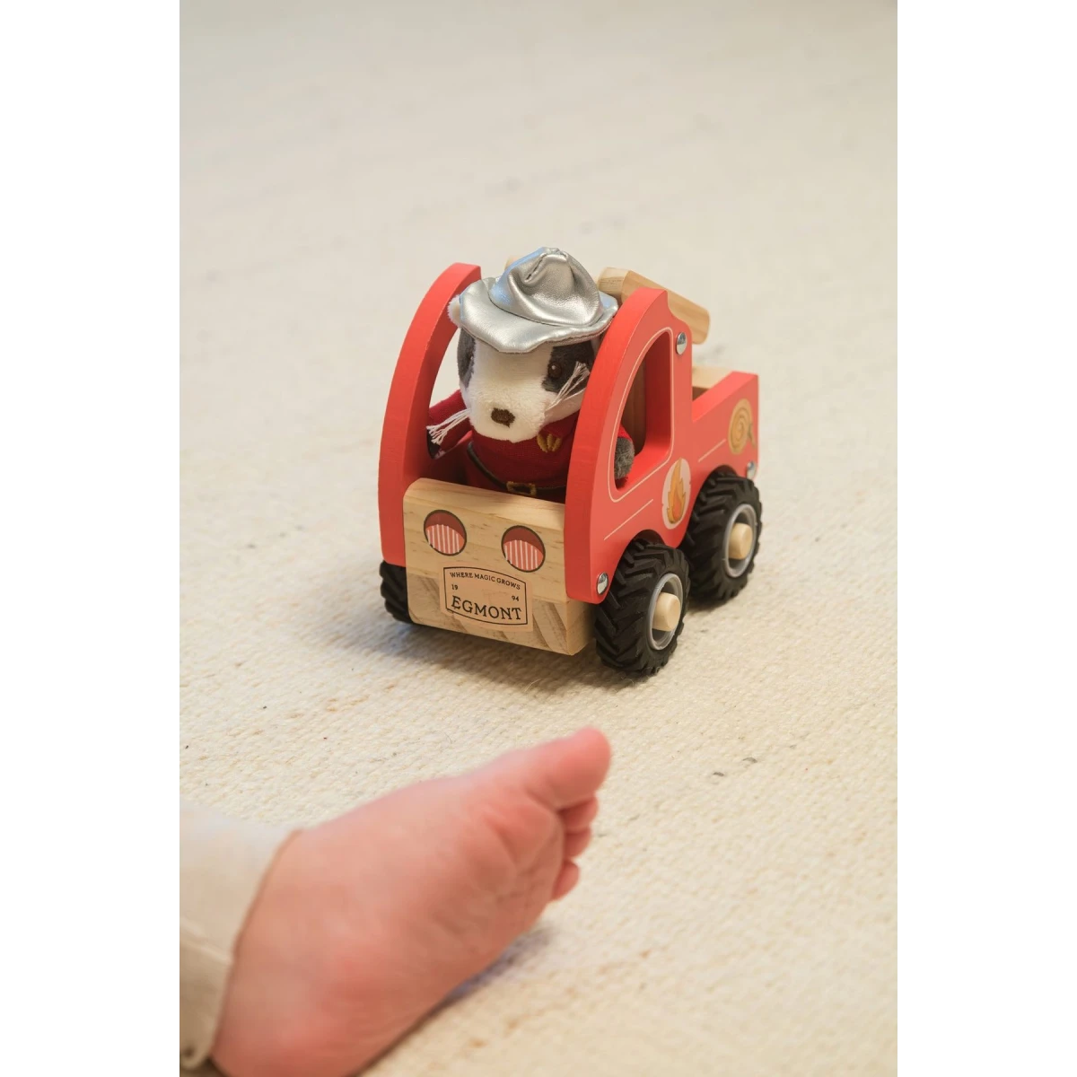 EGMONT TOYS Wóz strażacki z figurką przyjaciela mały