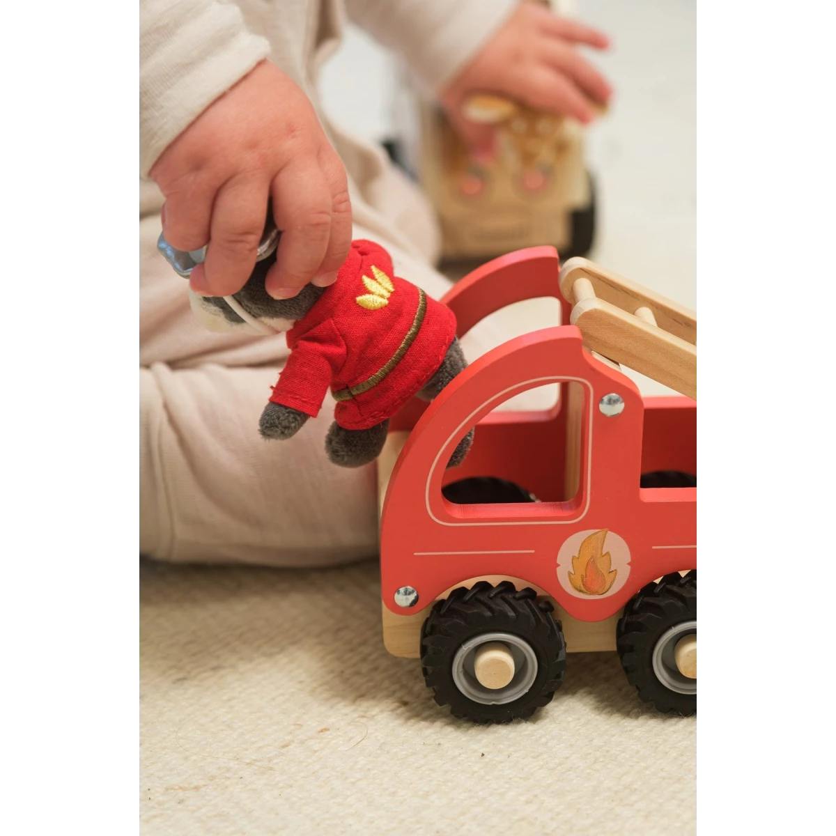 EGMONT TOYS Wóz strażacki z figurką przyjaciela mały