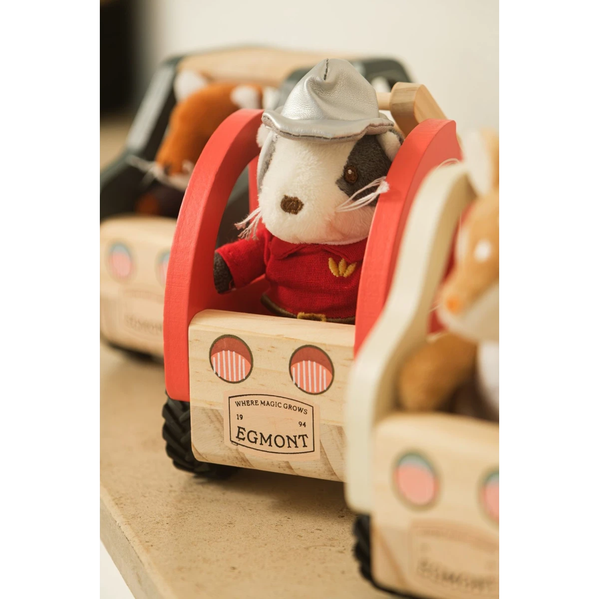 EGMONT TOYS Wóz strażacki z figurką przyjaciela mały