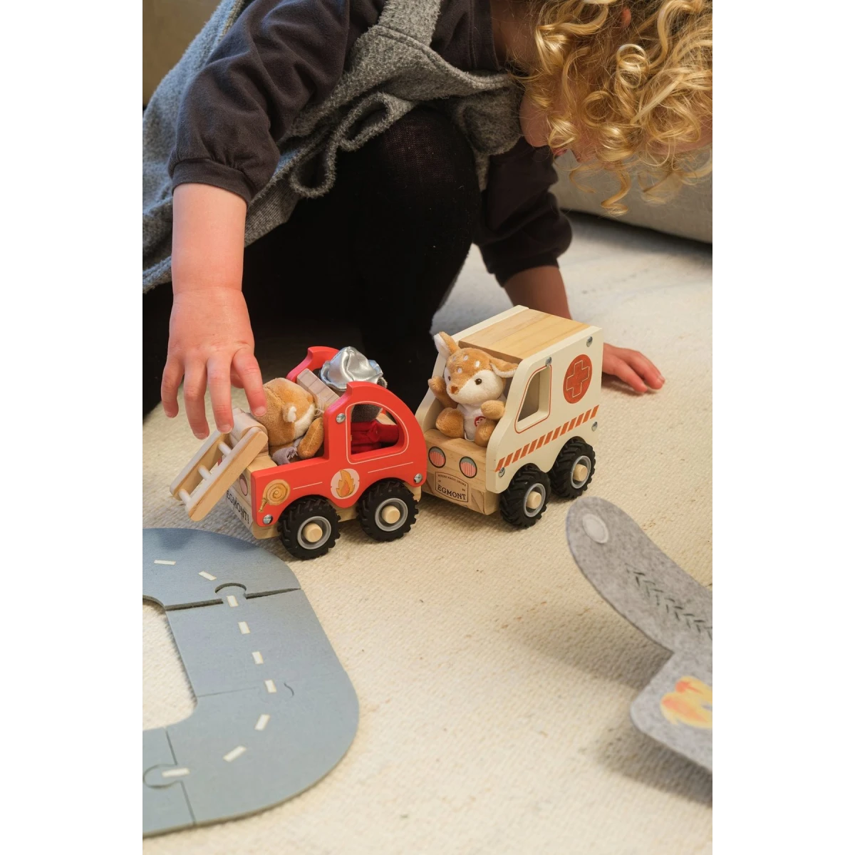 EGMONT TOYS Wóz strażacki z figurką przyjaciela mały