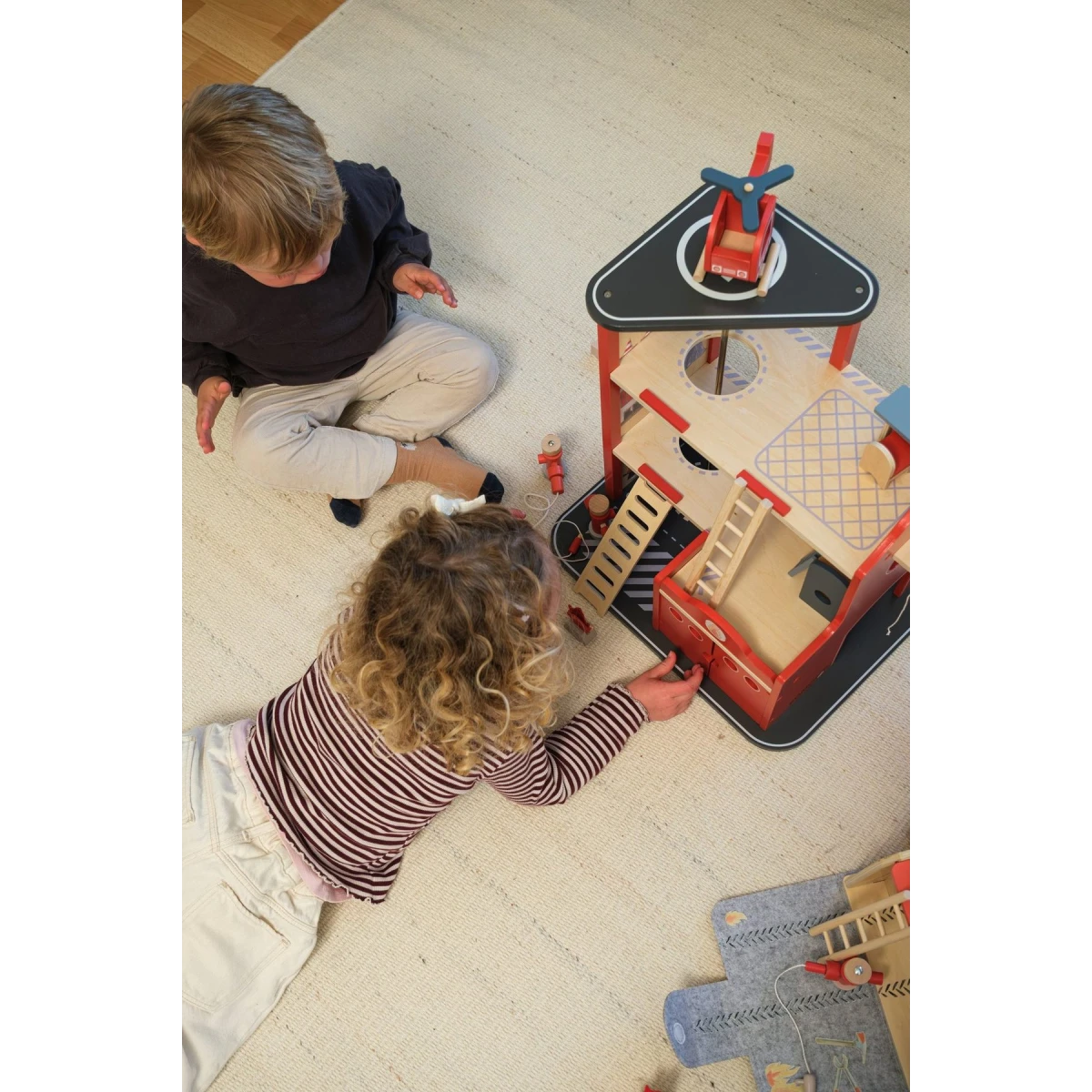EGMONT TOYS Stacja strażacka duża z akcesoriami i figurką przyjaciela