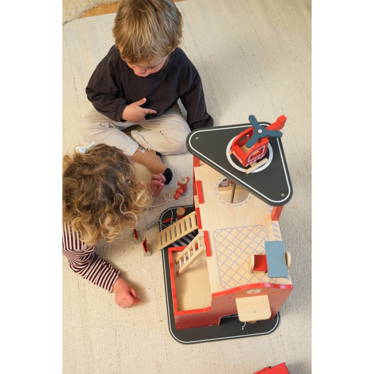 EGMONT TOYS Stacja strażacka duża z akcesoriami i figurką przyjaciela