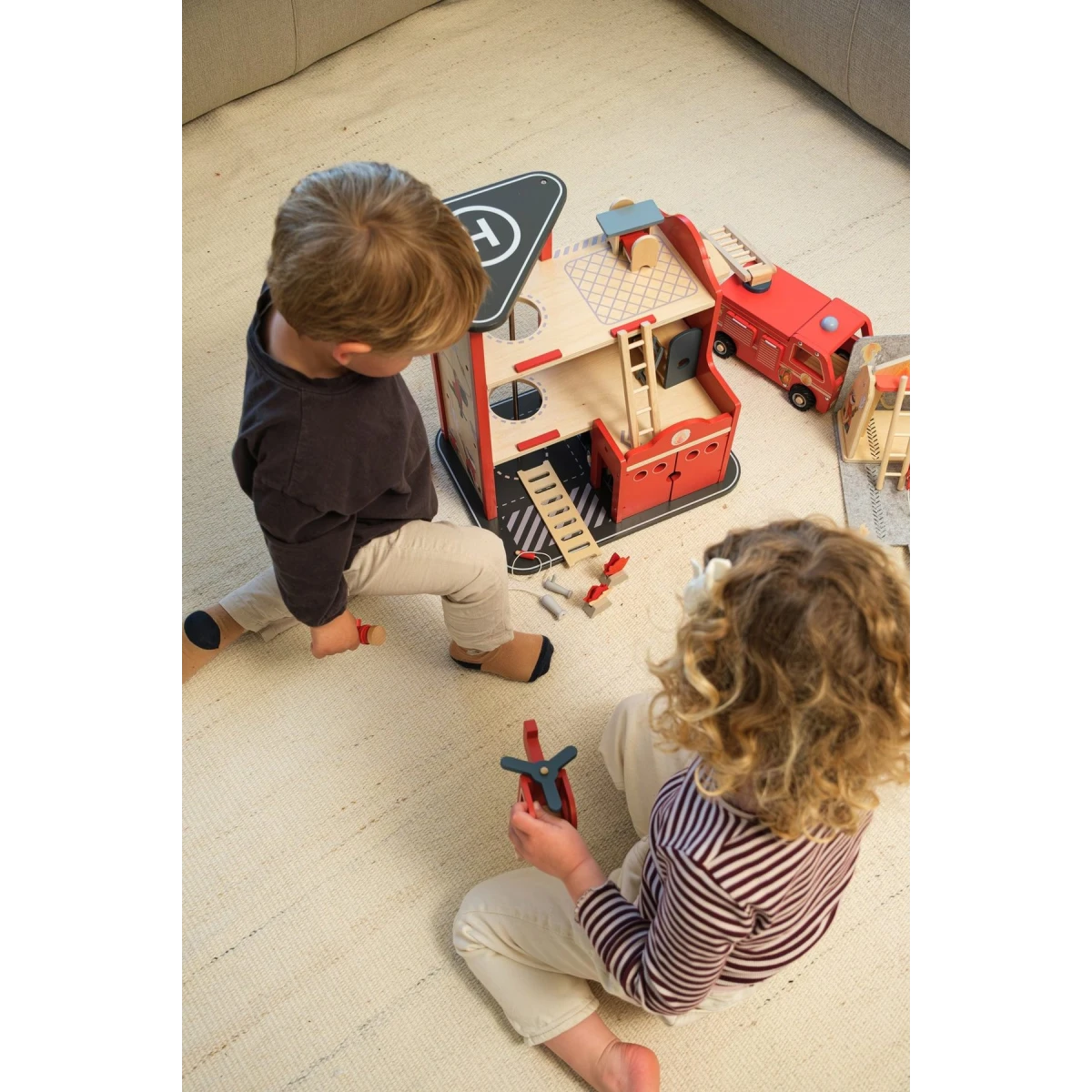 EGMONT TOYS Stacja strażacka duża z akcesoriami i figurką przyjaciela