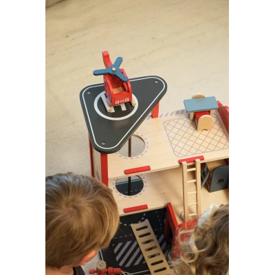 EGMONT TOYS Stacja strażacka duża z akcesoriami i figurką przyjaciela
