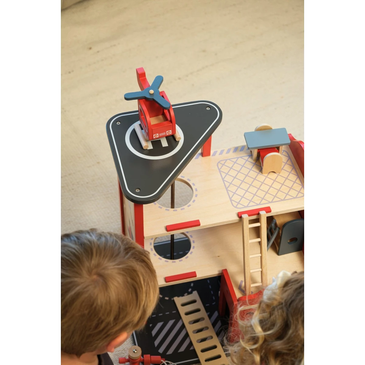 EGMONT TOYS Stacja strażacka duża z akcesoriami i figurką przyjaciela
