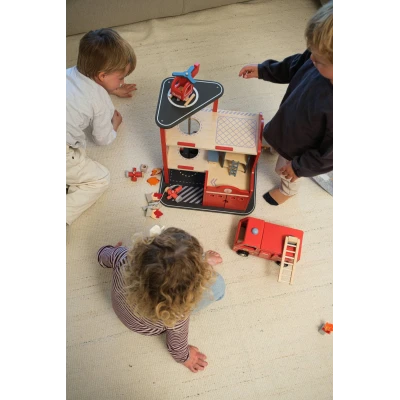 EGMONT TOYS Stacja strażacka duża z akcesoriami i figurką przyjaciela
