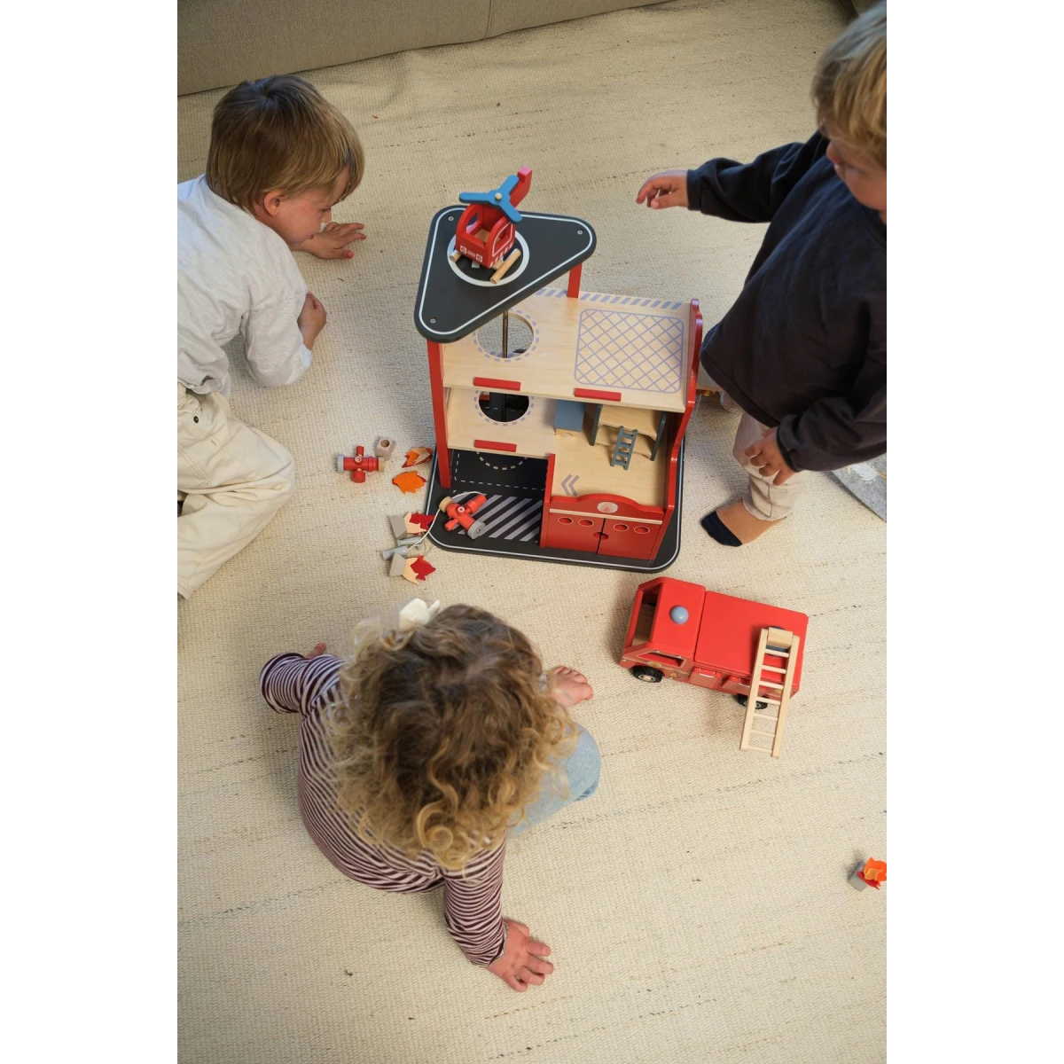 EGMONT TOYS Stacja strażacka duża z akcesoriami i figurką przyjaciela