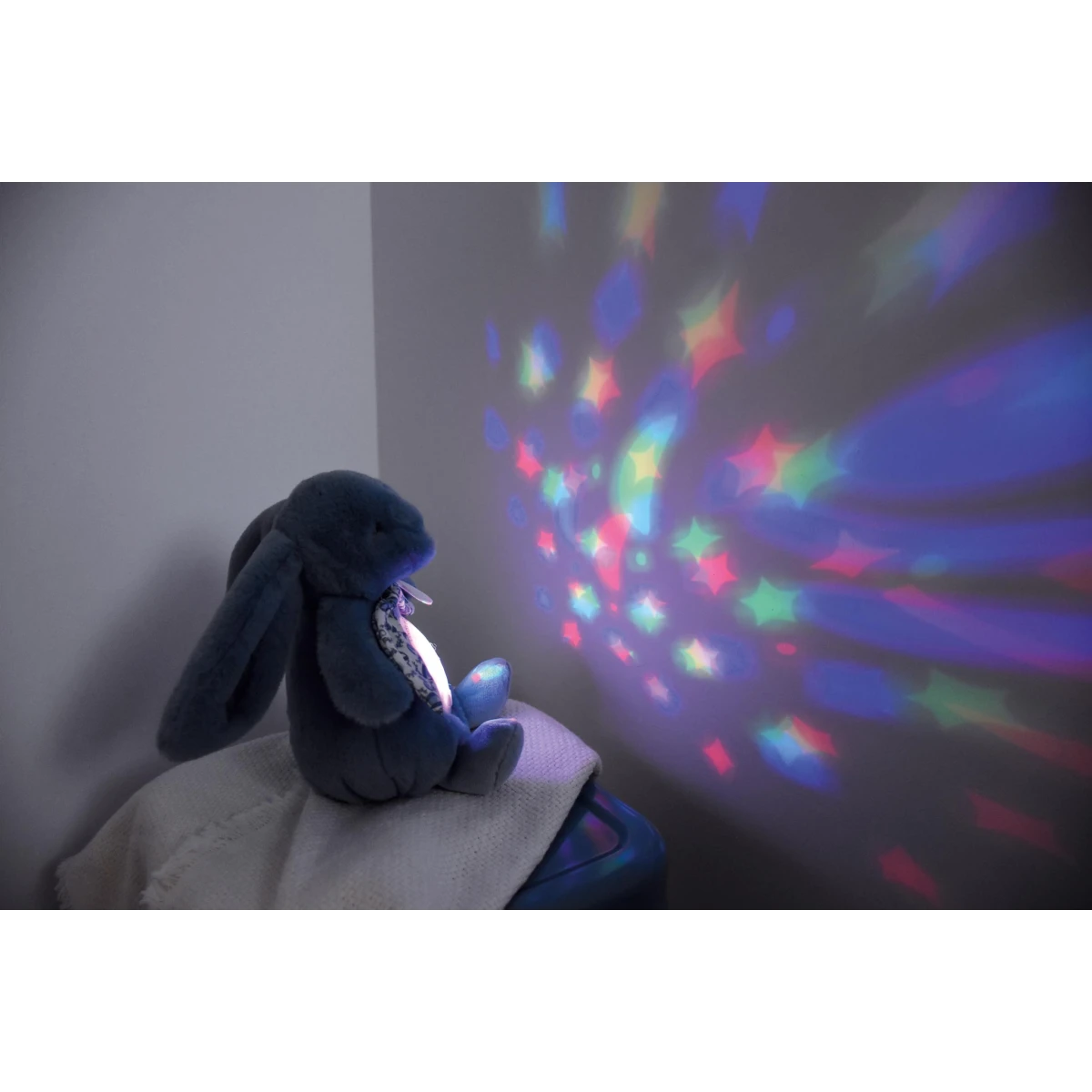 DOUDOU ET COMPAGNIE DOUDOU lampka projektor muzyczny króliczek Lapin Doudou Projection  19 cm niebieski