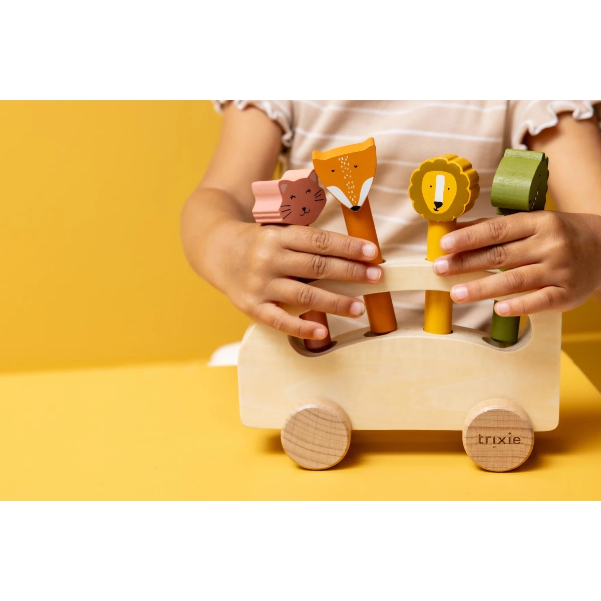 TRIXIE Drewniany autobus ze zwierzątkami pop-up Baby
